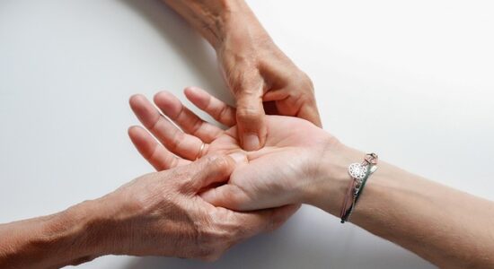 hand-massage-7440712_640
